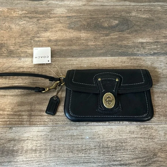 NWT Coach Legacy Vanchetta Black Leather Brass Hardware Wristlet   Y2K - Picture 6 of 9